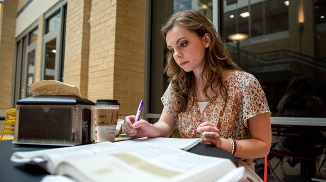 astate-student-studying-at-hss