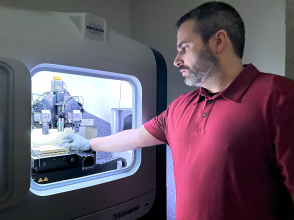 Nanoindenter to measure the mechanical properties of materials at a nanoscale level. Robert ‘Drew’ Fleming Lab. ©2024.