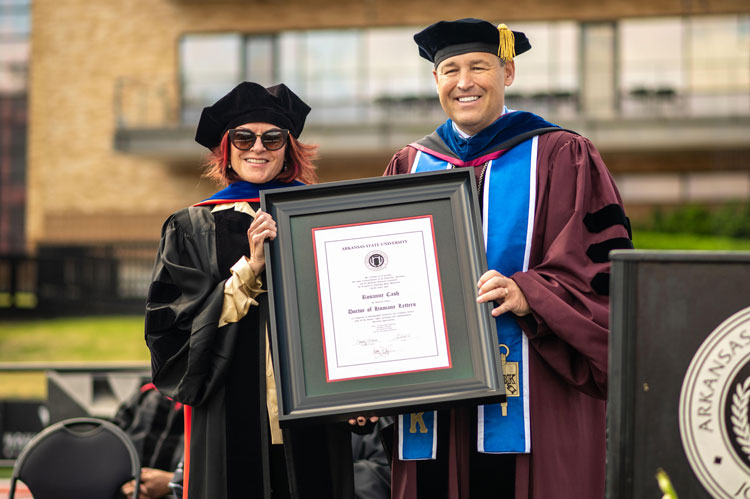 Rosanne-cash-doctorate-700.jpg